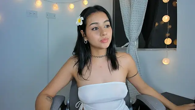 julia strauns online show from December 2024 09:00:01 AM