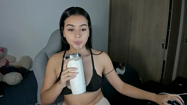 julia strauns online show from October 2025 05:27:02 AM