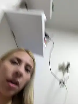 DollMagguie online show from December 2024 01:00:02 AM