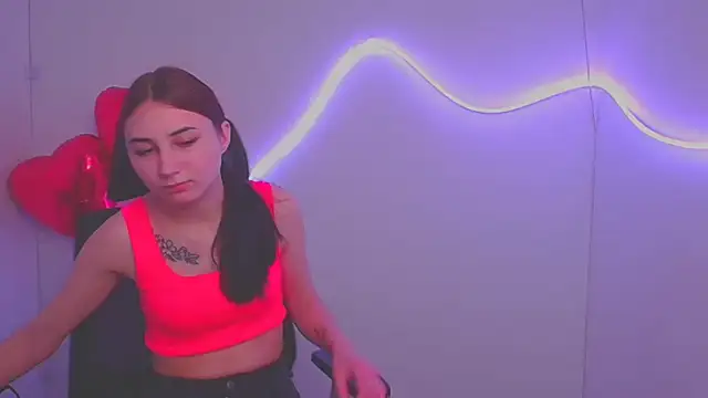 Jennifer Blum online show from March 2025 08:00:02 PM