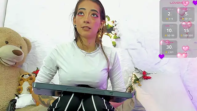 zorravioletta1 online show from December 2024 03:30:01 PM