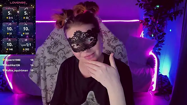 Sexy-Housewife online show from January 2025 11:29:01 PM