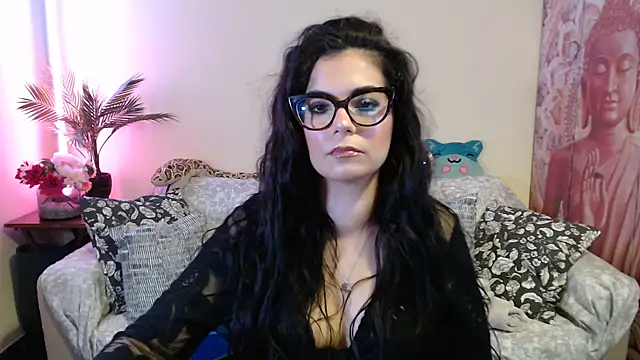Saturnia Yvonne online show from September 2025 02:00:01 PM