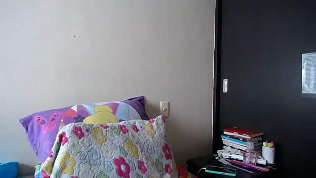 KAROLCANDY online show from April 2026 12:42:01 PM