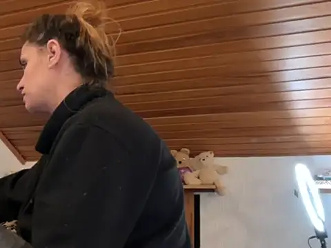 JeSuisUnTapin online show from October 2025 12:57:01 AM