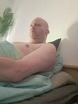 ShyBoy1982 online show from April 2026 10:52:01 AM