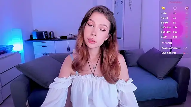 tenderdreams online show from October 2025 08:17:01 PM