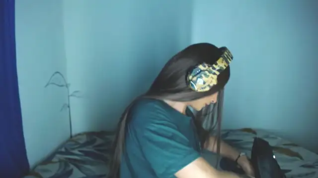 AdharaaMoon online show from December 2024 07:03:01 PM