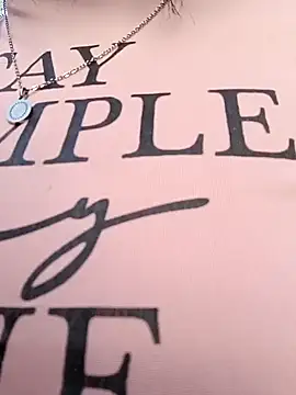 Leslly  online show from December 2024 10:04:01 PM