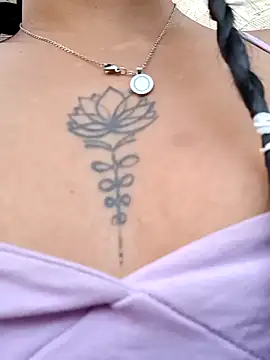 Leslly  online show from December 2024 09:11:02 PM