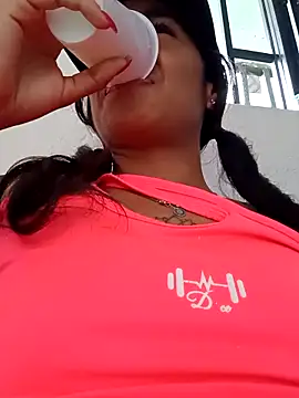 Leslly  online show from March 2025 07:37:02 PM