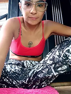 Leslly  online show from January 2026 01:04:02 PM