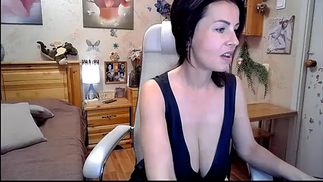 Snapshot of Kendra_Mom chatting on June 2026 06:47:02 AM Kendra Mom online show from June 2026 06:47:02 AM