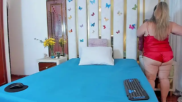 Snapshot of AnyelaGitanaMature chatting on April 2026 03:00:02 AM AnyelaGitanaMature online show from April 2026 03:00:02 AM