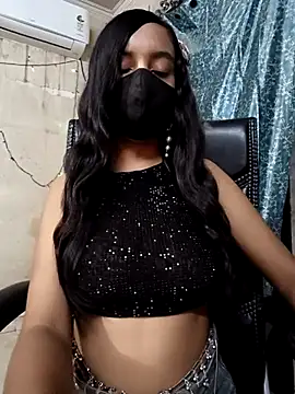Snapshot of Parinaaz18 chatting on July 2026 02:03:01 AM Parinaaz18 online show from July 2026 02:03:01 AM
