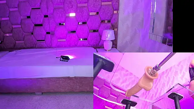 Trianna   online show from November 2025 01:32:02 PM