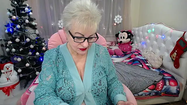 Snapshot of KayleSmoll chatting on December 2024 10:26:02 PM KayleSmoll online show from December 2024 10:26:02 PM