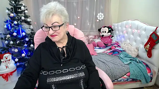 Snapshot of KayleSmoll chatting on December 2024 01:29:01 AM KayleSmoll online show from December 2024 01:29:01 AM