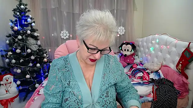 Snapshot of KayleSmoll chatting on December 2024 07:21:02 PM KayleSmoll online show from December 2024 07:21:02 PM