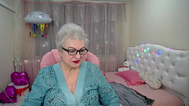 Snapshot of KayleSmoll chatting on January 2025 01:32:02 AM KayleSmoll online show from January 2025 01:32:02 AM