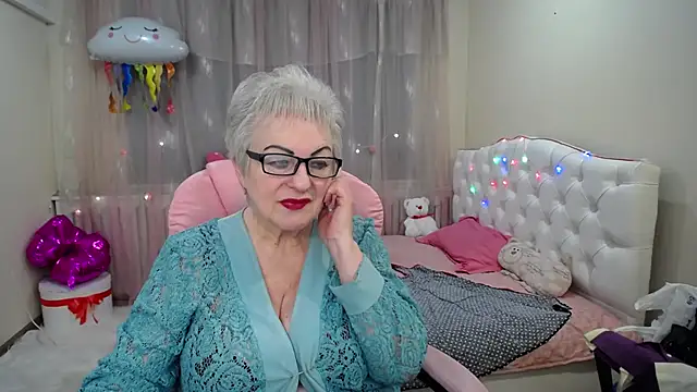 Snapshot of KayleSmoll chatting on January 2025 01:33:01 AM KayleSmoll online show from January 2025 01:33:01 AM