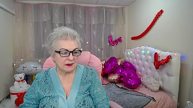 Snapshot of KayleSmoll chatting on February 2025 04:46:01 AM KayleSmoll online show from February 2025 04:46:01 AM