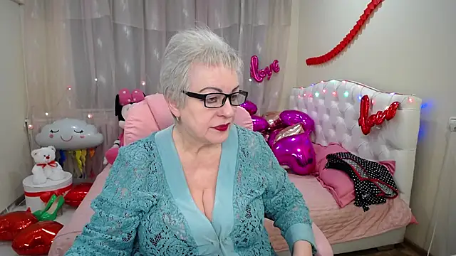 Snapshot of KayleSmoll chatting on February 2025 07:13:01 PM KayleSmoll online show from February 2025 07:13:01 PM