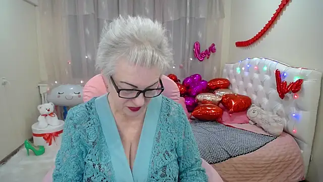 Snapshot of KayleSmoll chatting on February 2025 04:25:02 AM KayleSmoll online show from February 2025 04:25:02 AM