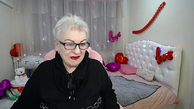 Snapshot of KayleSmoll chatting on February 2025 11:01:02 PM KayleSmoll online show from February 2025 11:01:02 PM