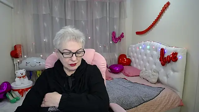 Snapshot of KayleSmoll chatting on February 2025 05:05:01 AM KayleSmoll online show from February 2025 05:05:01 AM