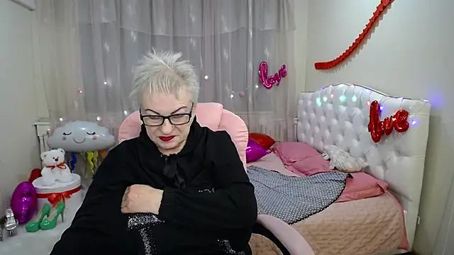 Snapshot of KayleSmoll chatting on February 2025 01:51:01 AM KayleSmoll online show from February 2025 01:51:01 AM