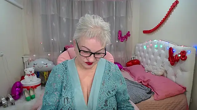 Snapshot of KayleSmoll chatting on March 2025 07:32:02 PM KayleSmoll online show from March 2025 07:32:02 PM