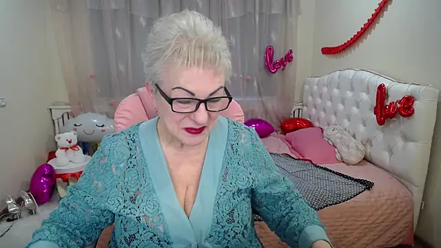Snapshot of KayleSmoll chatting on March 2025 04:49:02 AM KayleSmoll online show from March 2025 04:49:02 AM