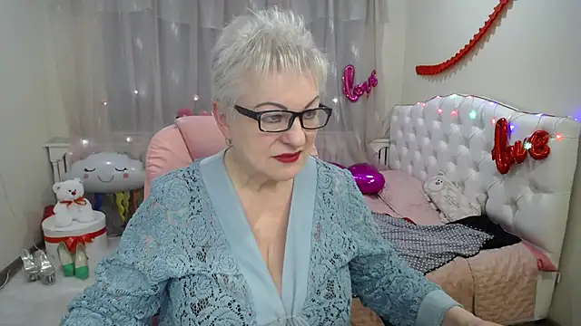 Snapshot of KayleSmoll chatting on March 2025 10:38:01 PM KayleSmoll online show from March 2025 10:38:01 PM