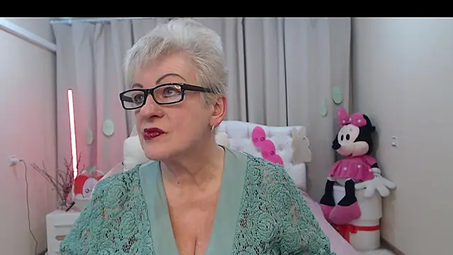 KayleSmoll online show from April 2026 06:37:01 PM