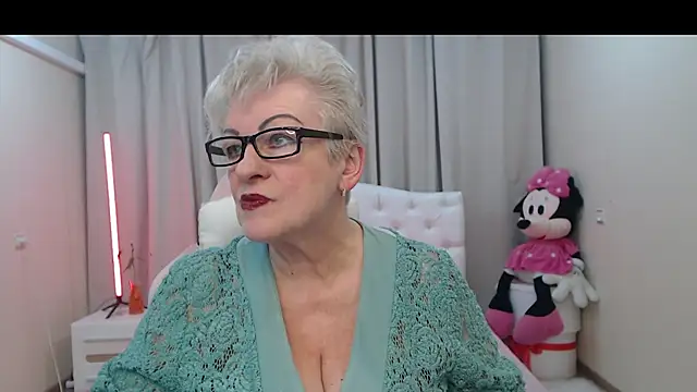 KayleSmoll online show from April 2026 07:06:01 PM