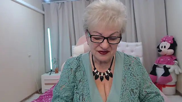 Snapshot of KayleSmoll chatting on May 2026 06:35:02 PM KayleSmoll online show from May 2026 06:35:02 PM