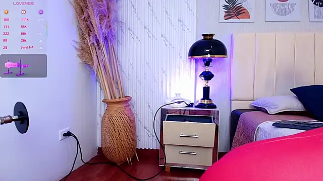 alice-millerr online show from September 2025 07:06:02 PM