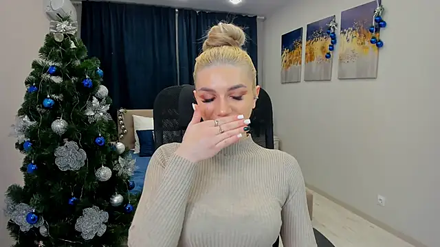 Snapshot of SelenaeMoore chatting on December 2024 11:36:01 AM SelenaeMoore online show from December 2024 11:36:01 AM