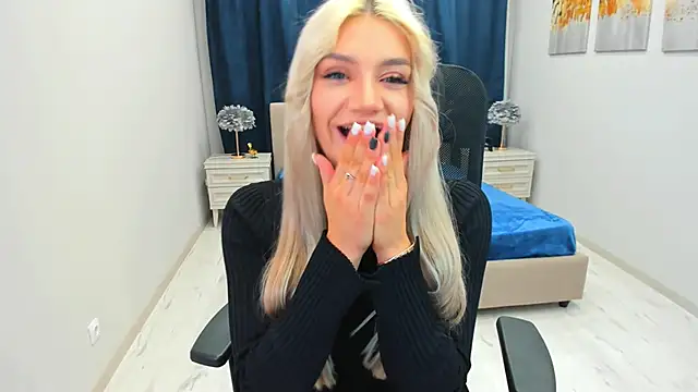 Snapshot of SelenaeMoore chatting on January 2025 11:32:02 AM SelenaeMoore online show from January 2025 11:32:02 AM