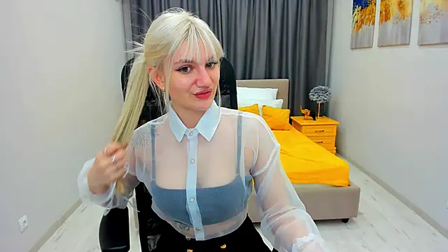 Snapshot of SelenaeMoore chatting on January 2025 01:41:01 AM SelenaeMoore online show from January 2025 01:41:01 AM