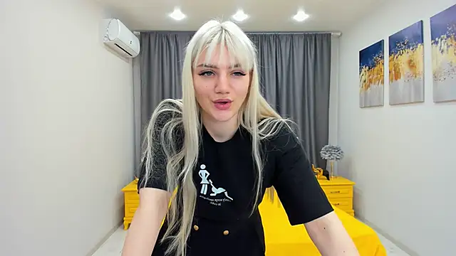 Snapshot of SelenaeMoore chatting on January 2025 07:39:01 PM SelenaeMoore online show from January 2025 07:39:01 PM