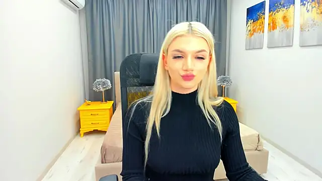 Snapshot of SelenaeMoore chatting on January 2025 07:40:01 PM SelenaeMoore online show from January 2025 07:40:01 PM