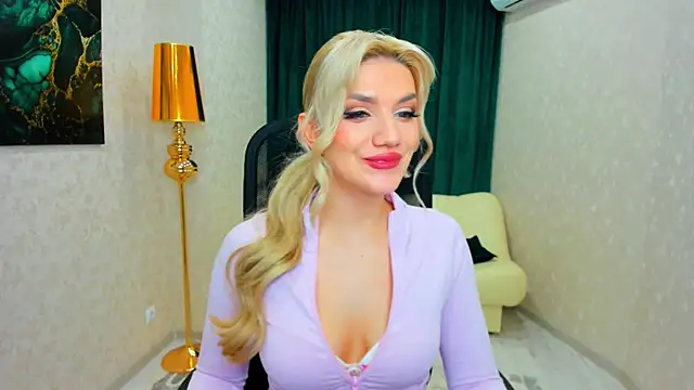 Snapshot of SelenaeMoore chatting on February 2025 06:12:01 PM SelenaeMoore online show from February 2025 06:12:01 PM