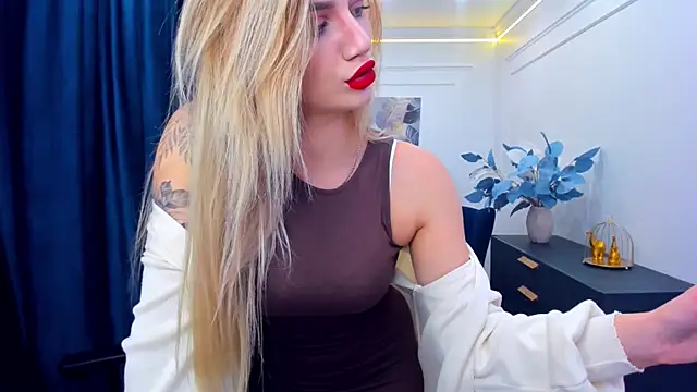Snapshot of SelenaeMoore chatting on September 2025 03:52:01 AM SelenaeMoore online show from September 2025 03:52:01 AM