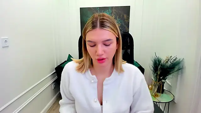 SelenaeMoore online show from June 2026 03:42:01 AM