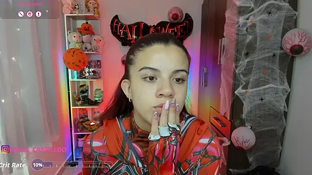 Layla castilloo online show from October 2025 01:56:01 PM