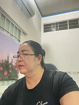 Snapshot of NDith chatting on February 2025 12:39:02 PM NDith online show from February 2025 12:39:02 PM