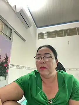 Snapshot of NDith chatting on March 2025 10:45:01 AM NDith online show from March 2025 10:45:01 AM