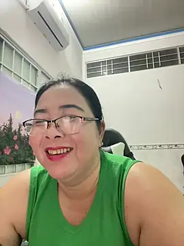 Snapshot of NDith chatting on March 2025 11:37:02 AM NDith online show from March 2025 11:37:02 AM